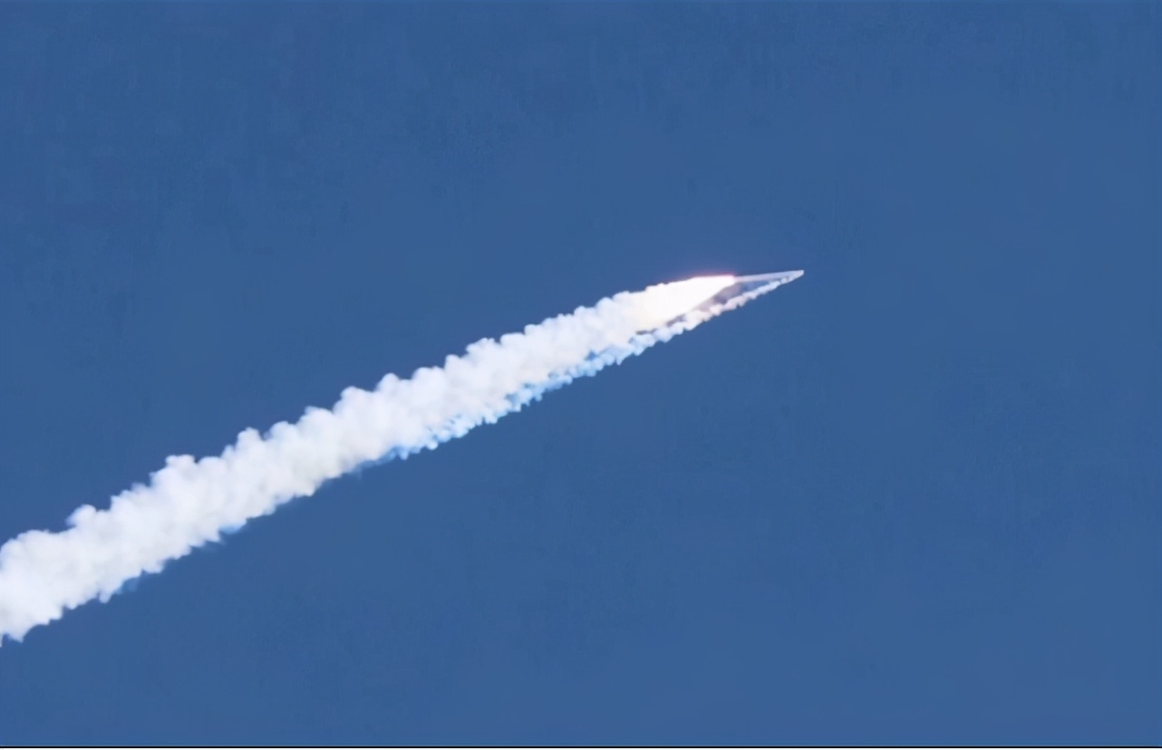 发射失利，“双曲线”火箭从酒泉点火升空后，突发异常坠地爆炸