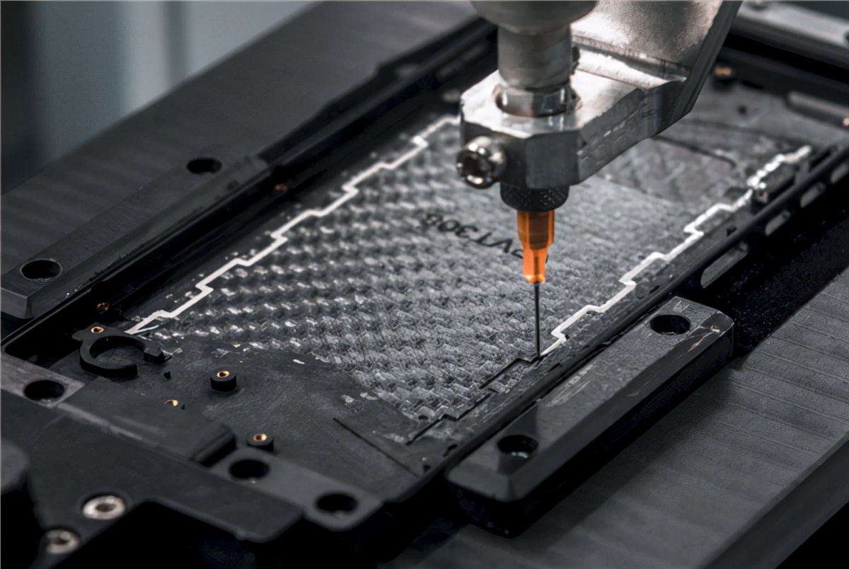 全球首款碳纤维手机放弃“中国制造”生产基地转移到德国，竟然便宜了1500元